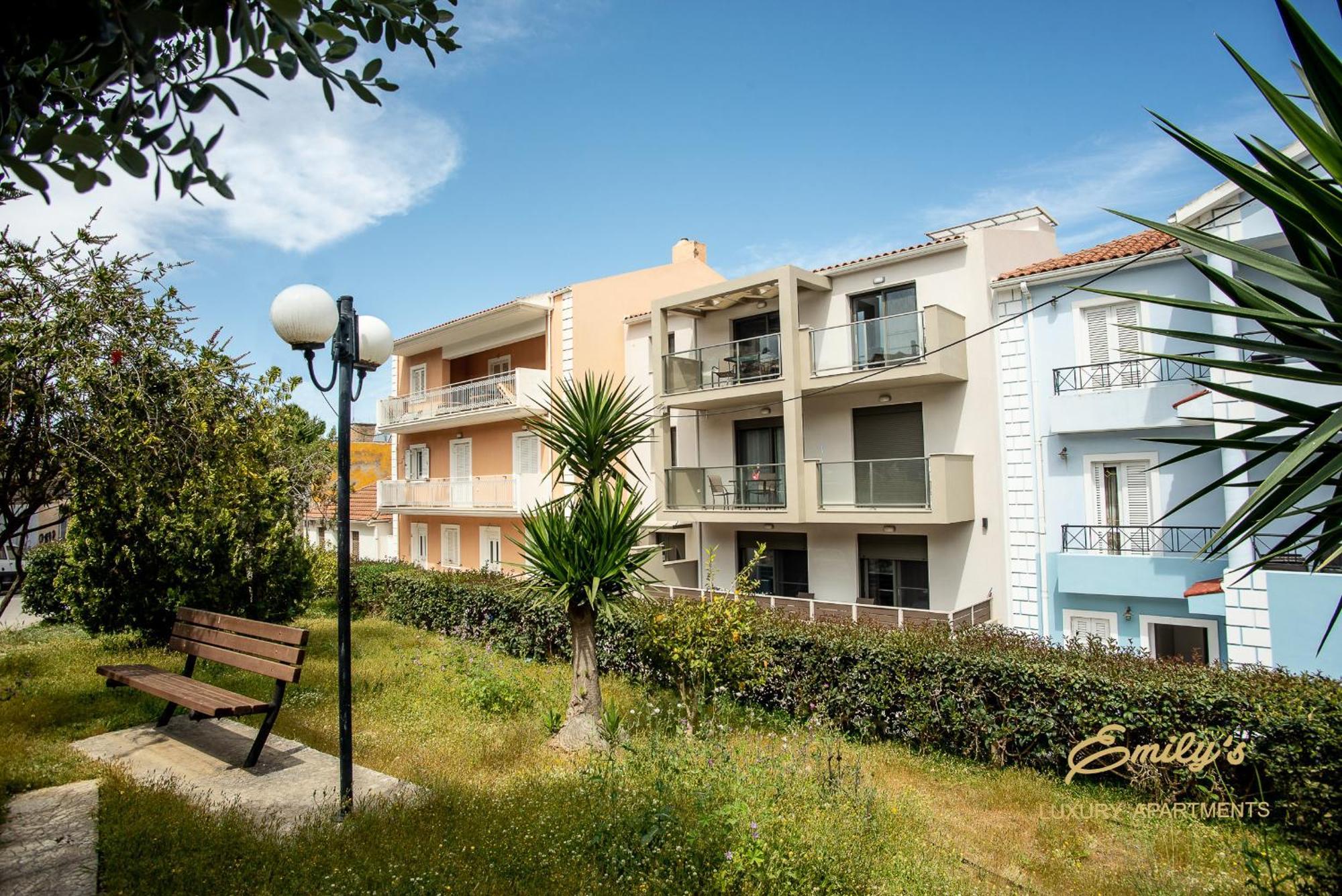 Emily'S Luxury Apartments Argostoli  Bagian luar foto