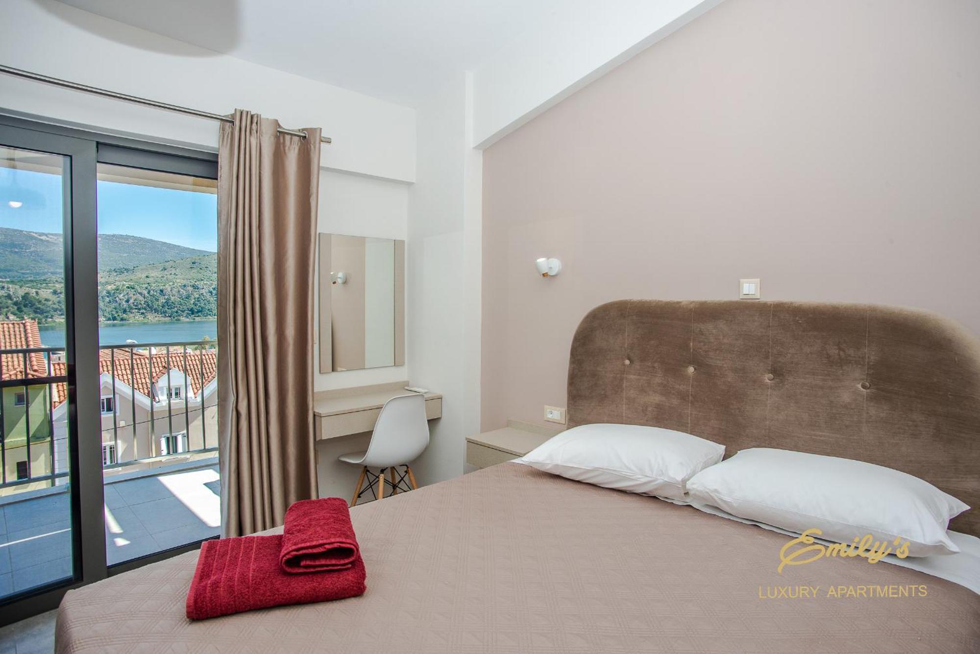 Emily'S Luxury Apartments Argostoli  Bagian luar foto