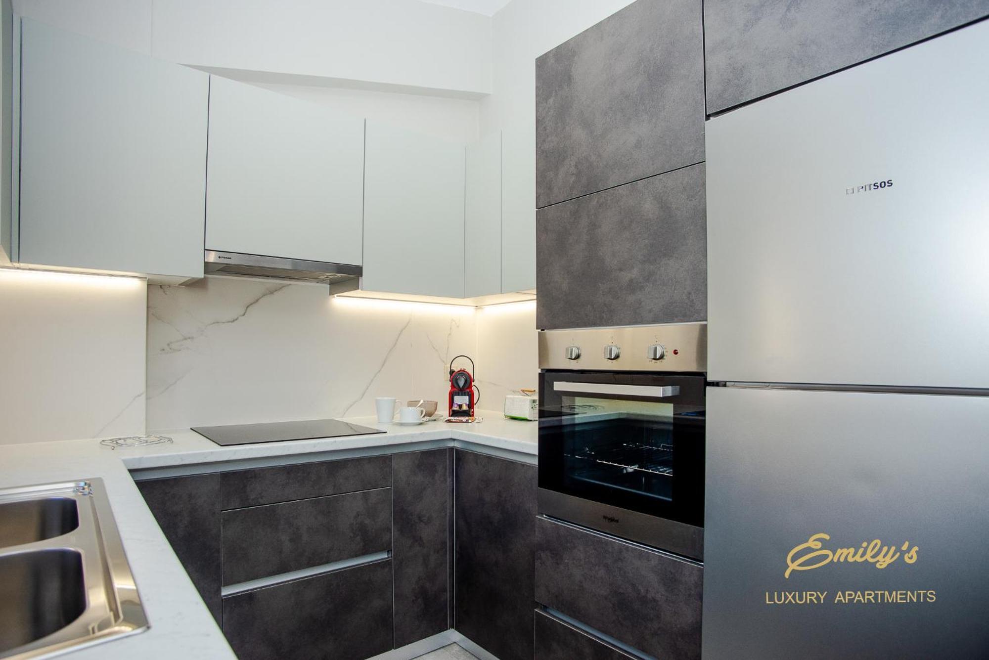 Emily'S Luxury Apartments Argostoli  Bagian luar foto