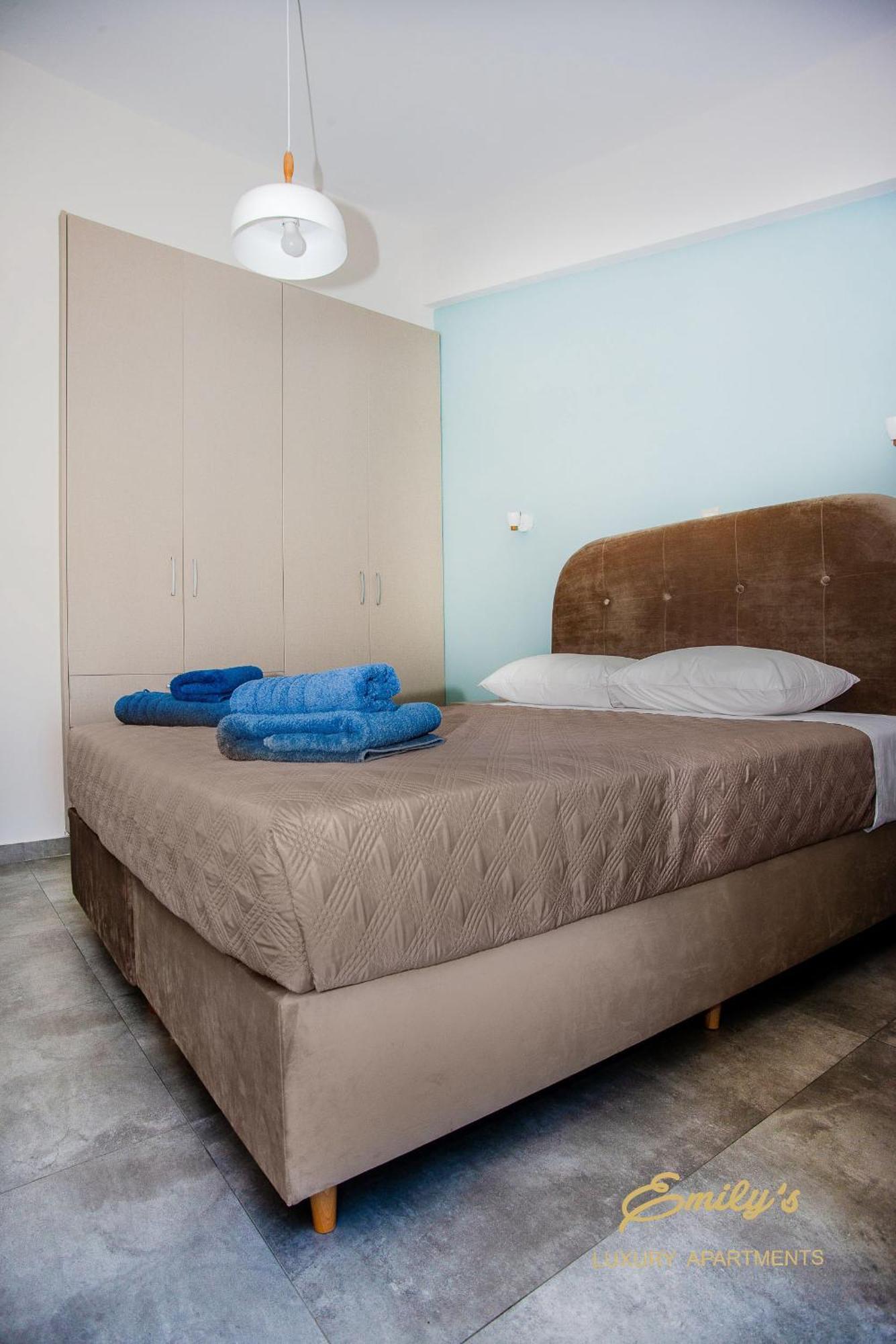 Emily'S Luxury Apartments Argostoli  Bagian luar foto