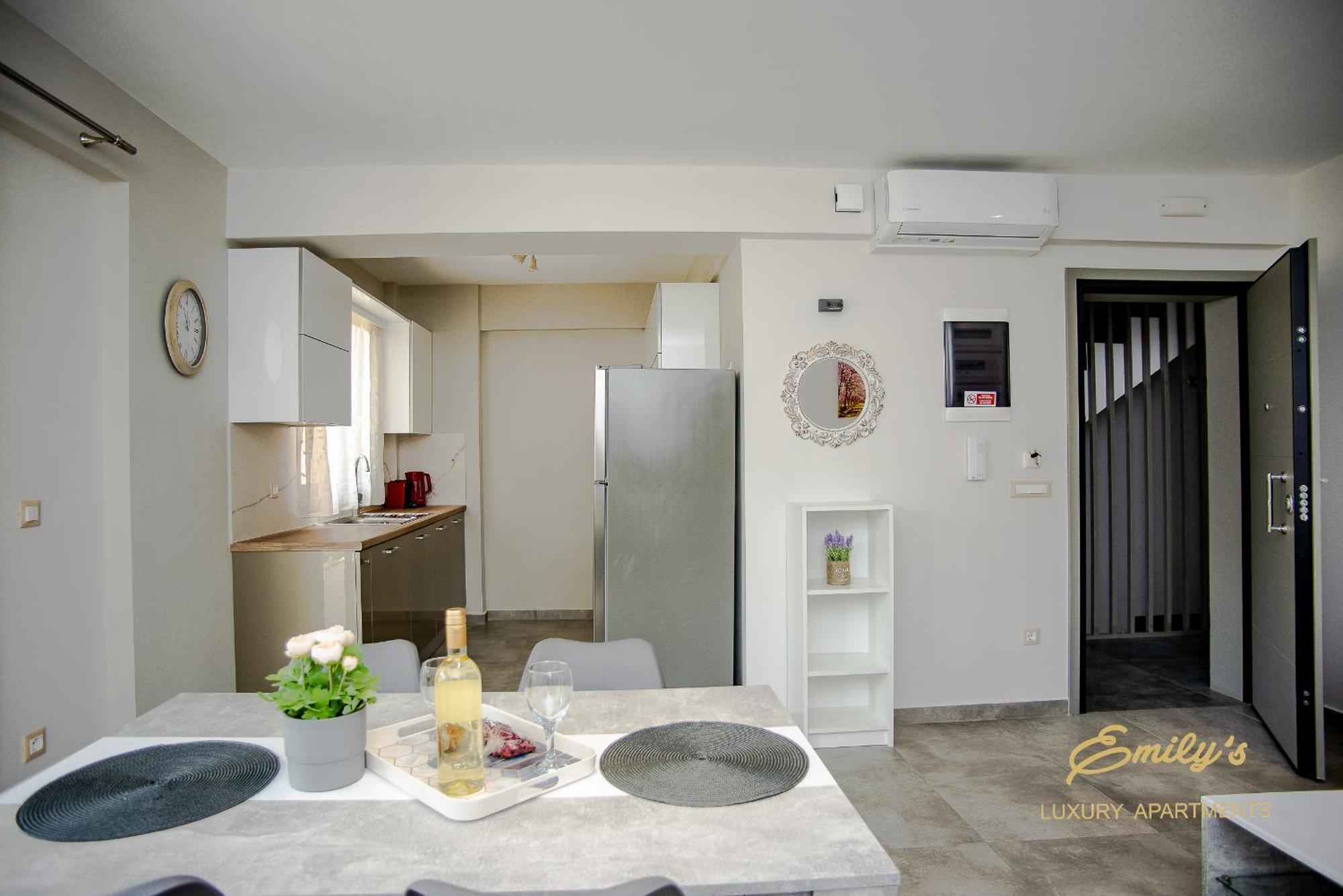 Emily'S Luxury Apartments Argostoli  Bagian luar foto