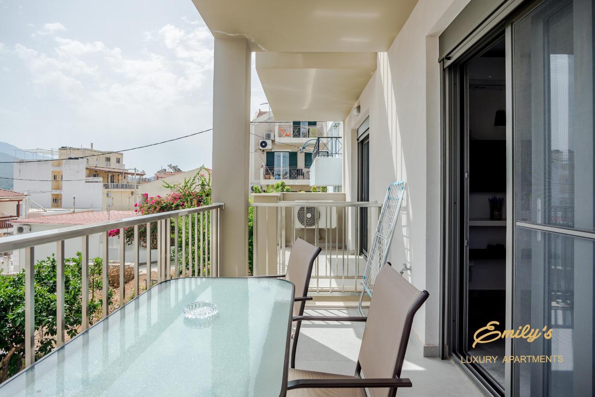 Emily'S Luxury Apartments Argostoli  Bagian luar foto