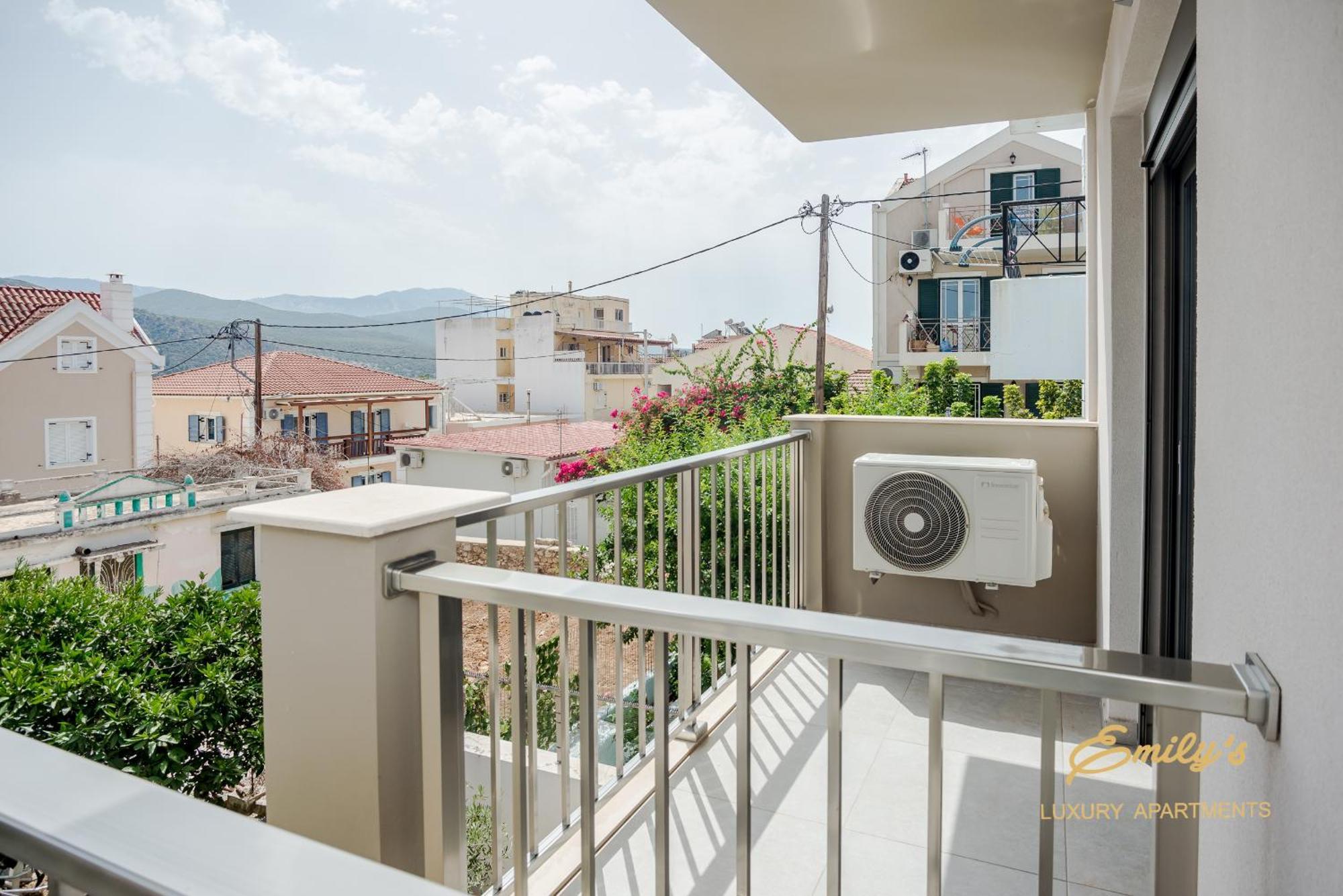 Emily'S Luxury Apartments Argostoli  Bagian luar foto