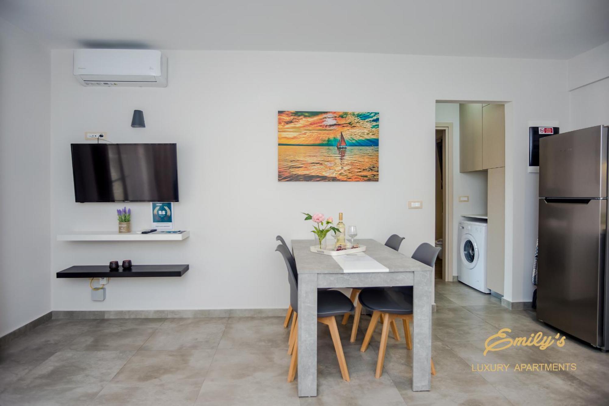Emily'S Luxury Apartments Argostoli  Bagian luar foto
