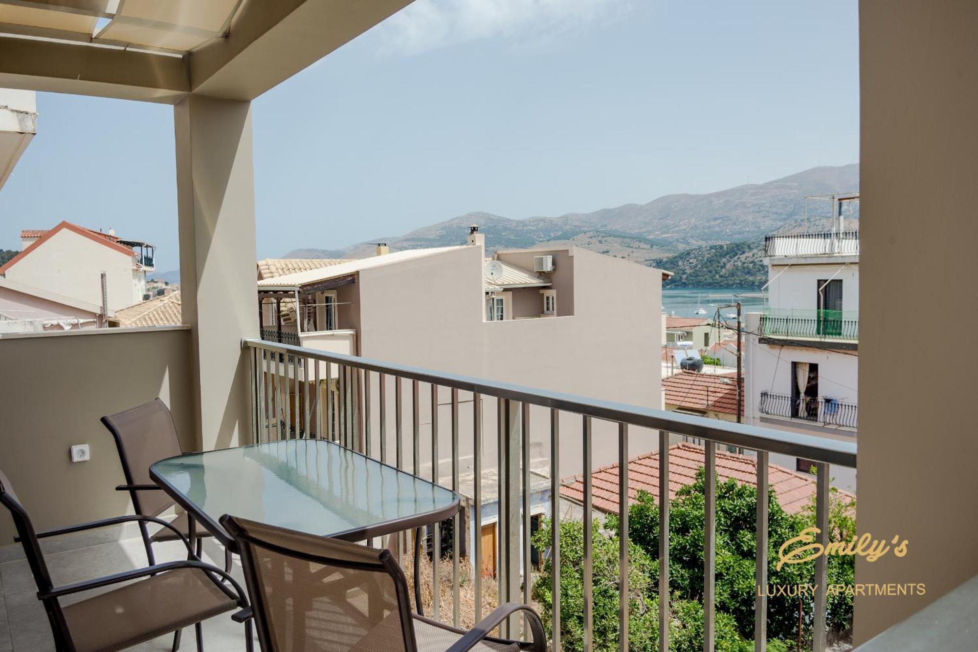 Emily'S Luxury Apartments Argostoli  Bagian luar foto