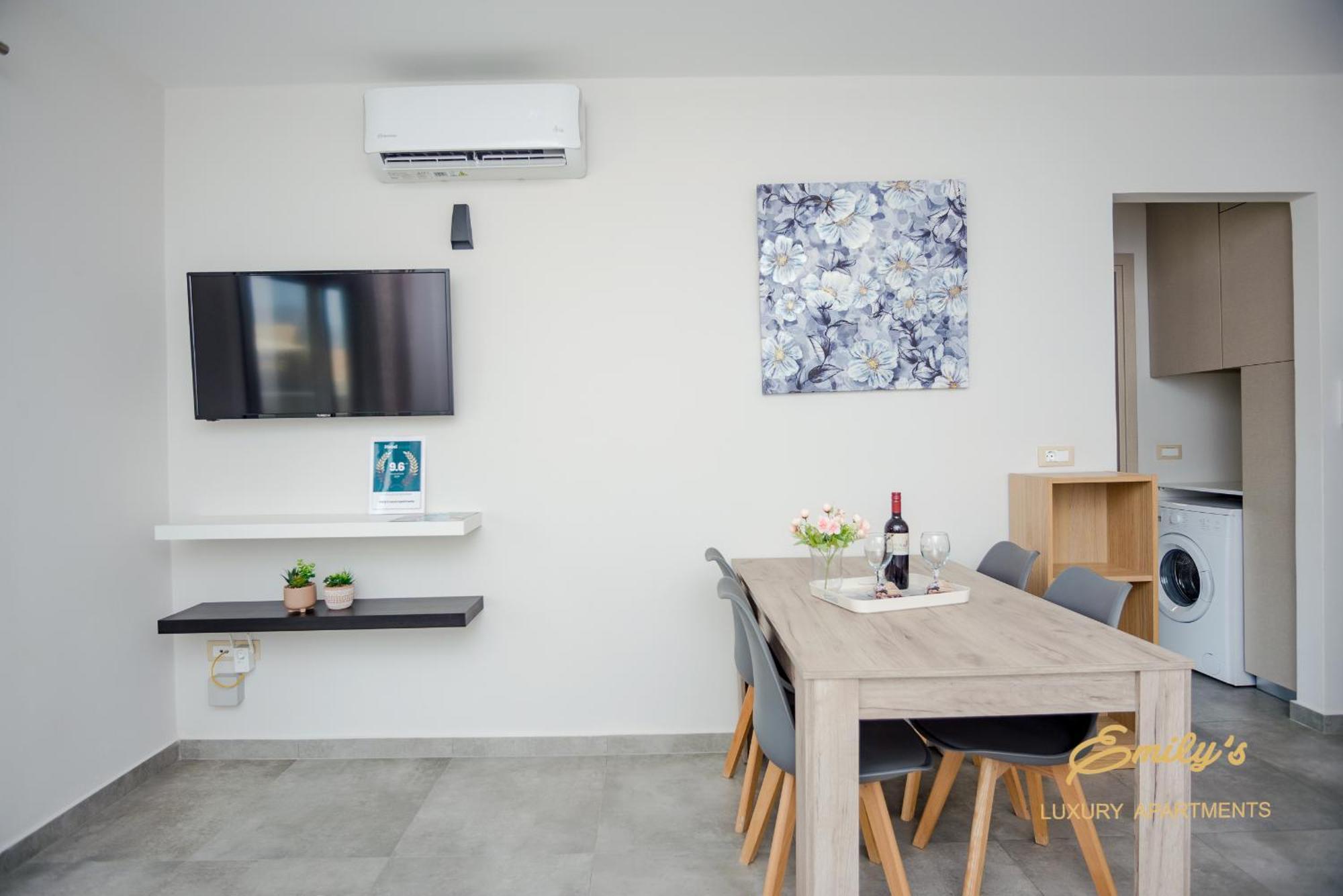 Emily'S Luxury Apartments Argostoli  Bagian luar foto