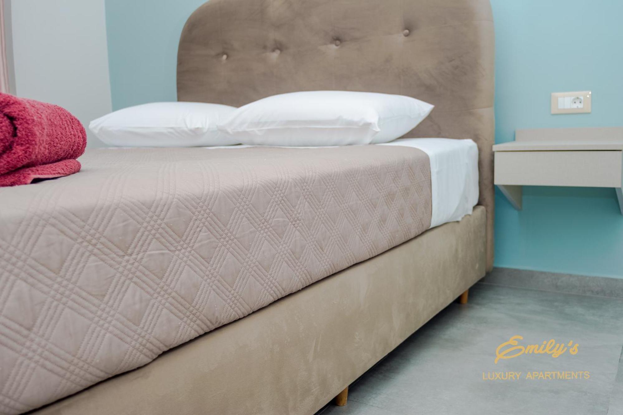 Emily'S Luxury Apartments Argostoli  Bagian luar foto