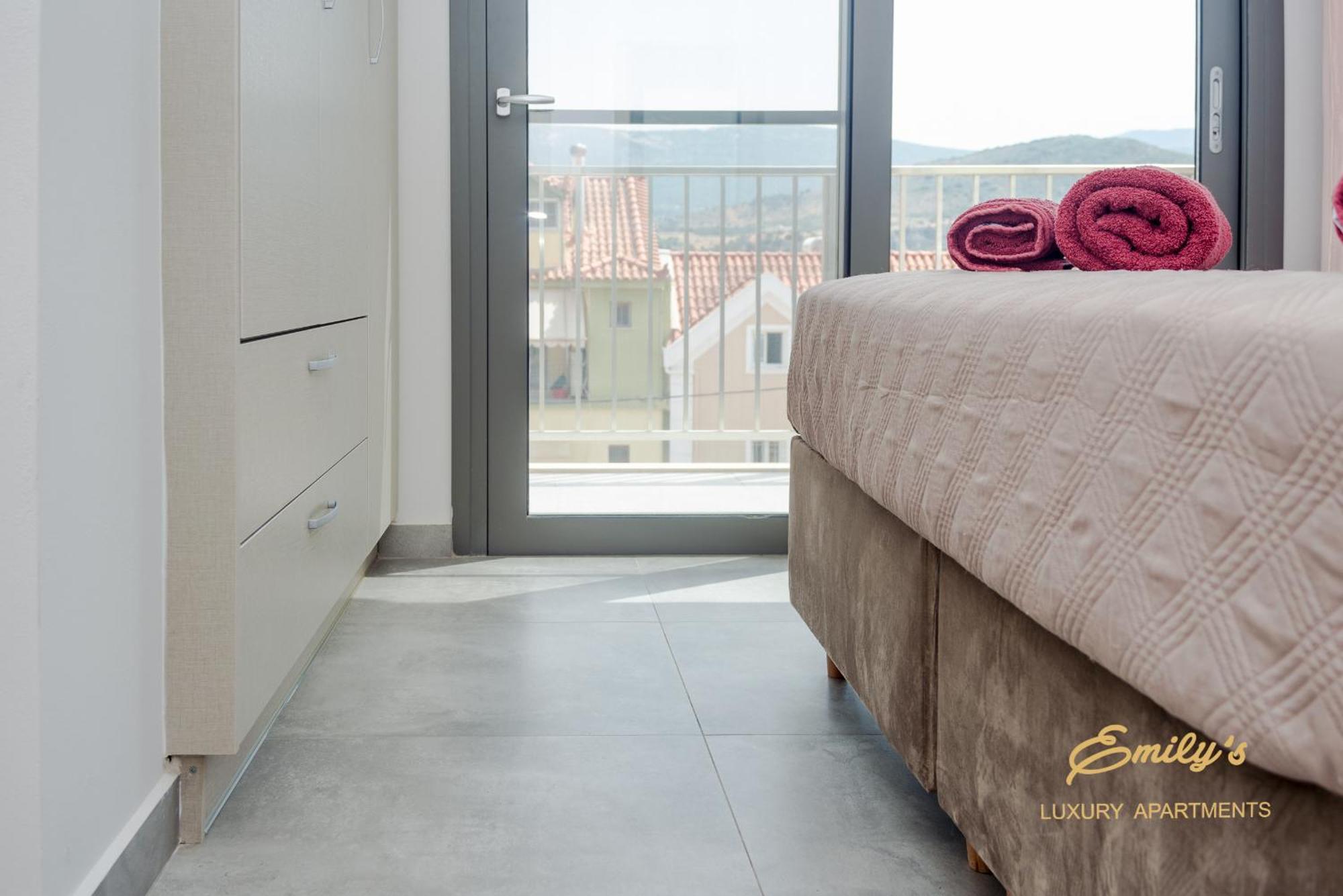 Emily'S Luxury Apartments Argostoli  Bagian luar foto
